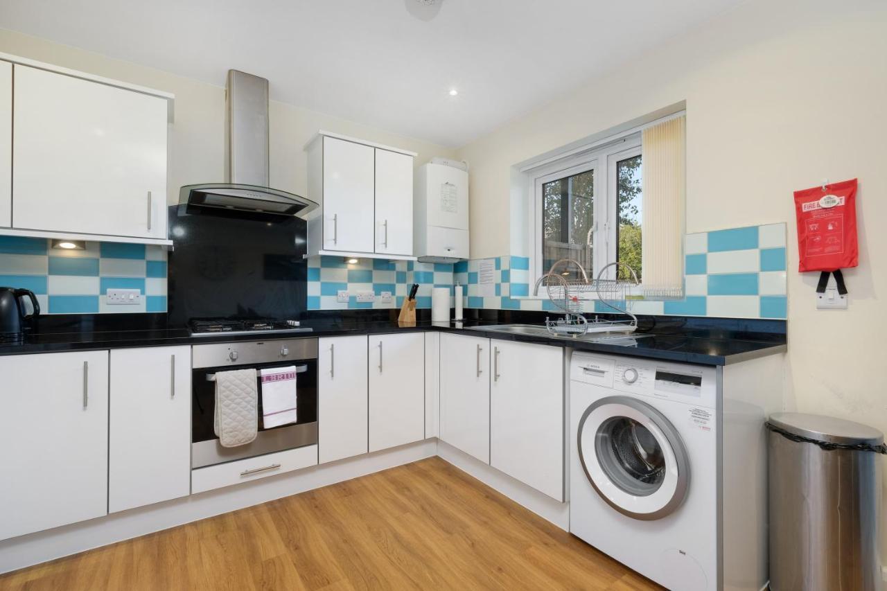 London Heathrow Living Serviced Apartments By Ferndale Stanwell Exterior foto