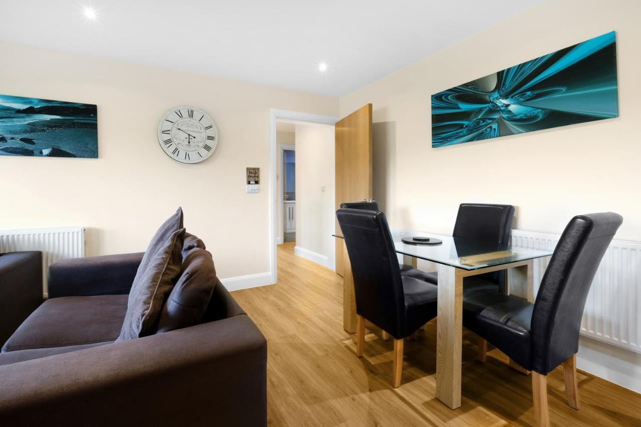 London Heathrow Living Serviced Apartments By Ferndale Stanwell Exterior foto
