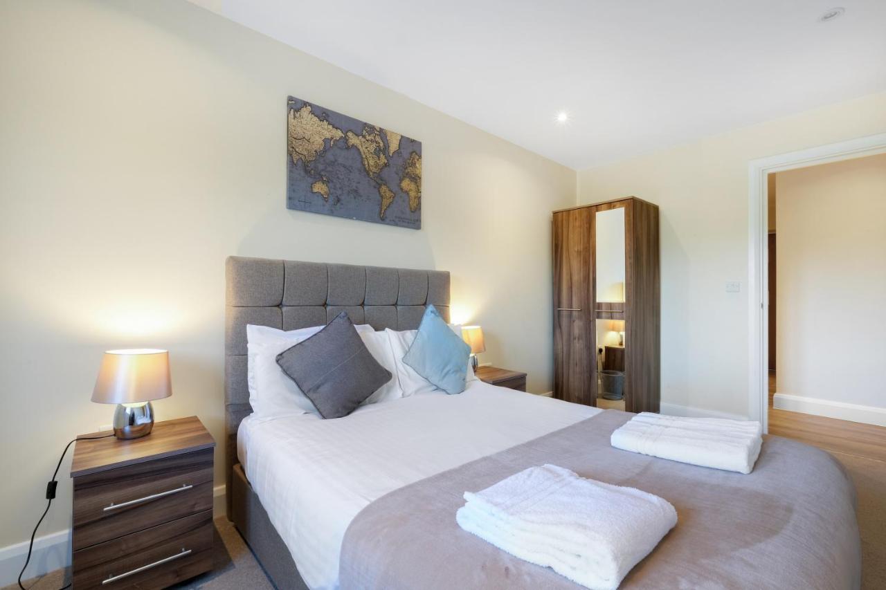 London Heathrow Living Serviced Apartments By Ferndale Stanwell Exterior foto