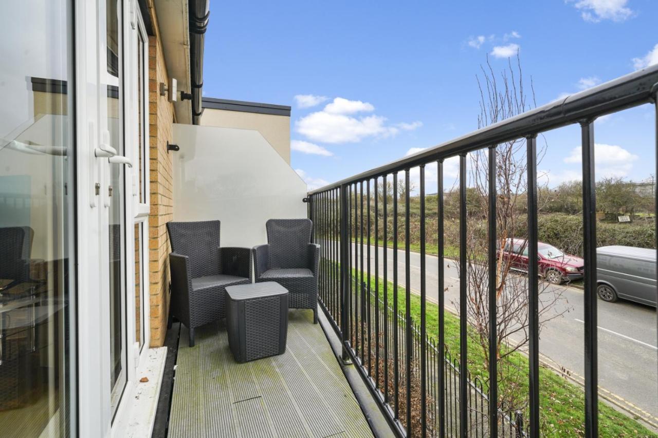 London Heathrow Living Serviced Apartments By Ferndale Stanwell Exterior foto