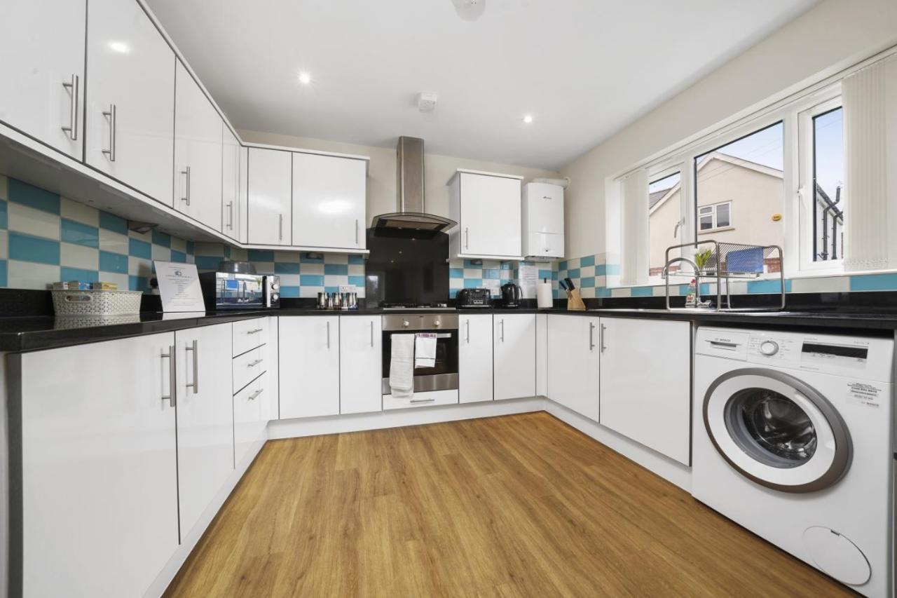 London Heathrow Living Serviced Apartments By Ferndale Stanwell Exterior foto