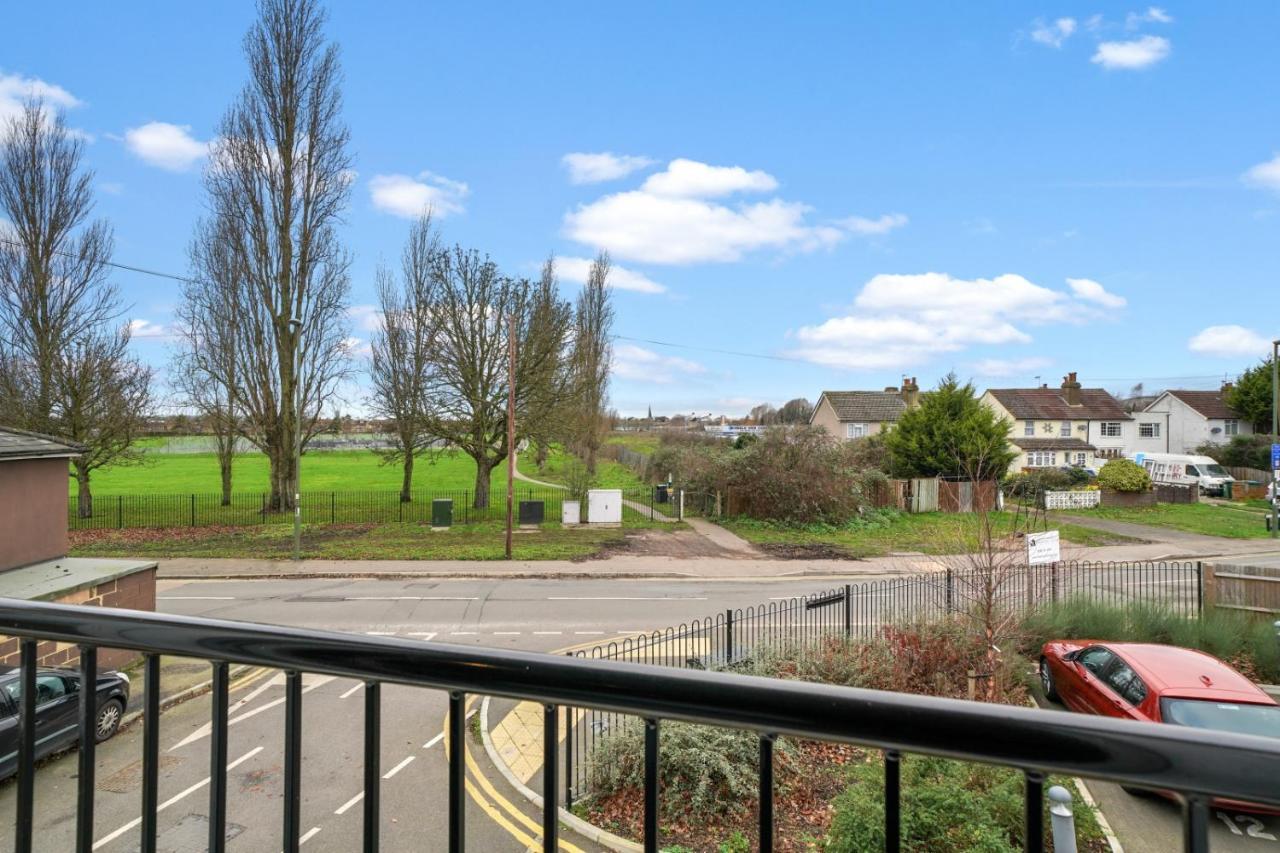 London Heathrow Living Serviced Apartments By Ferndale Stanwell Exterior foto