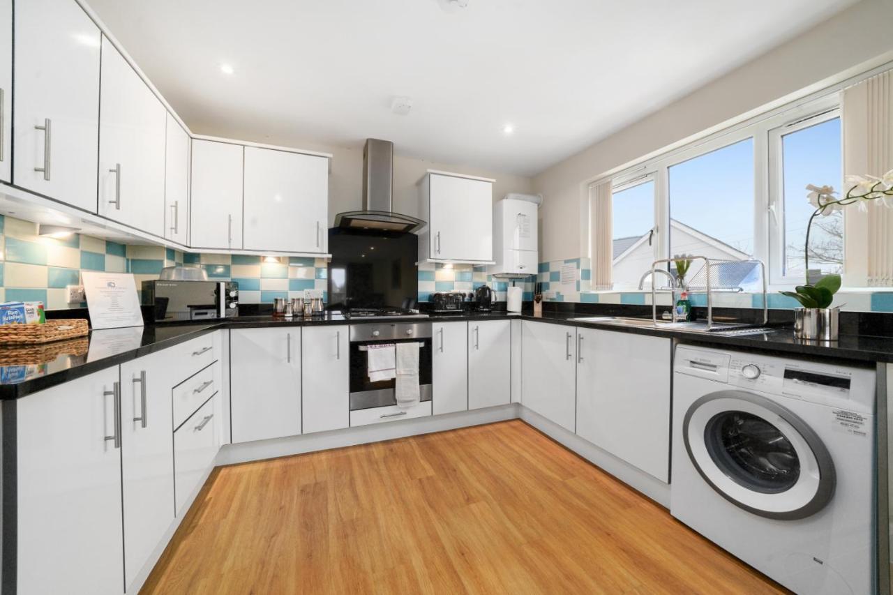 London Heathrow Living Serviced Apartments By Ferndale Stanwell Exterior foto
